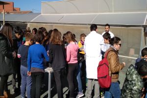 Alumnos del Colegio El Acequión de Torrevieja, visitaron las instalaciones del IMIDA.