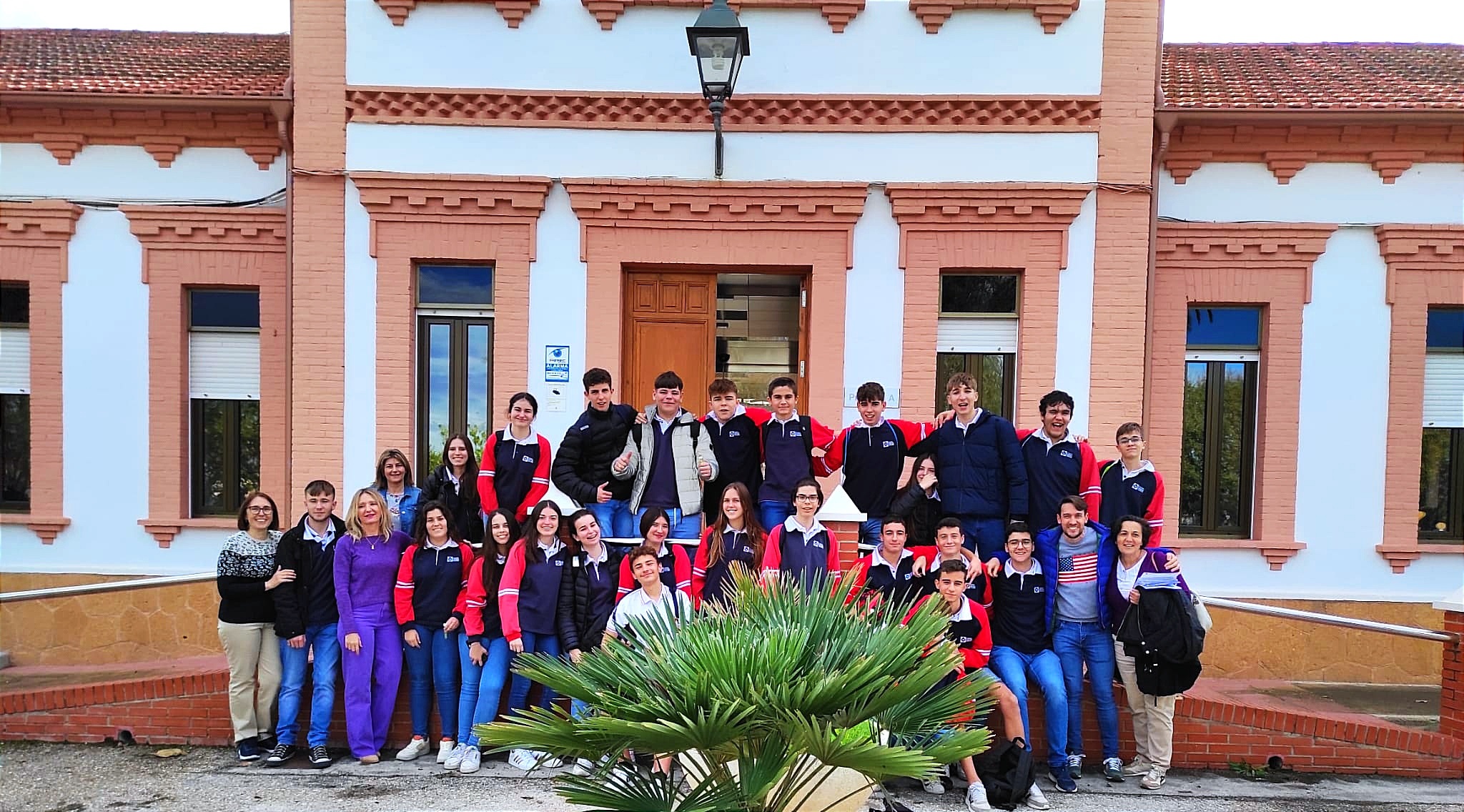Alumnos de 4º de la ESO del Colegio Sagrado Corazón de Jesús de San Javier visitan el IMIDA