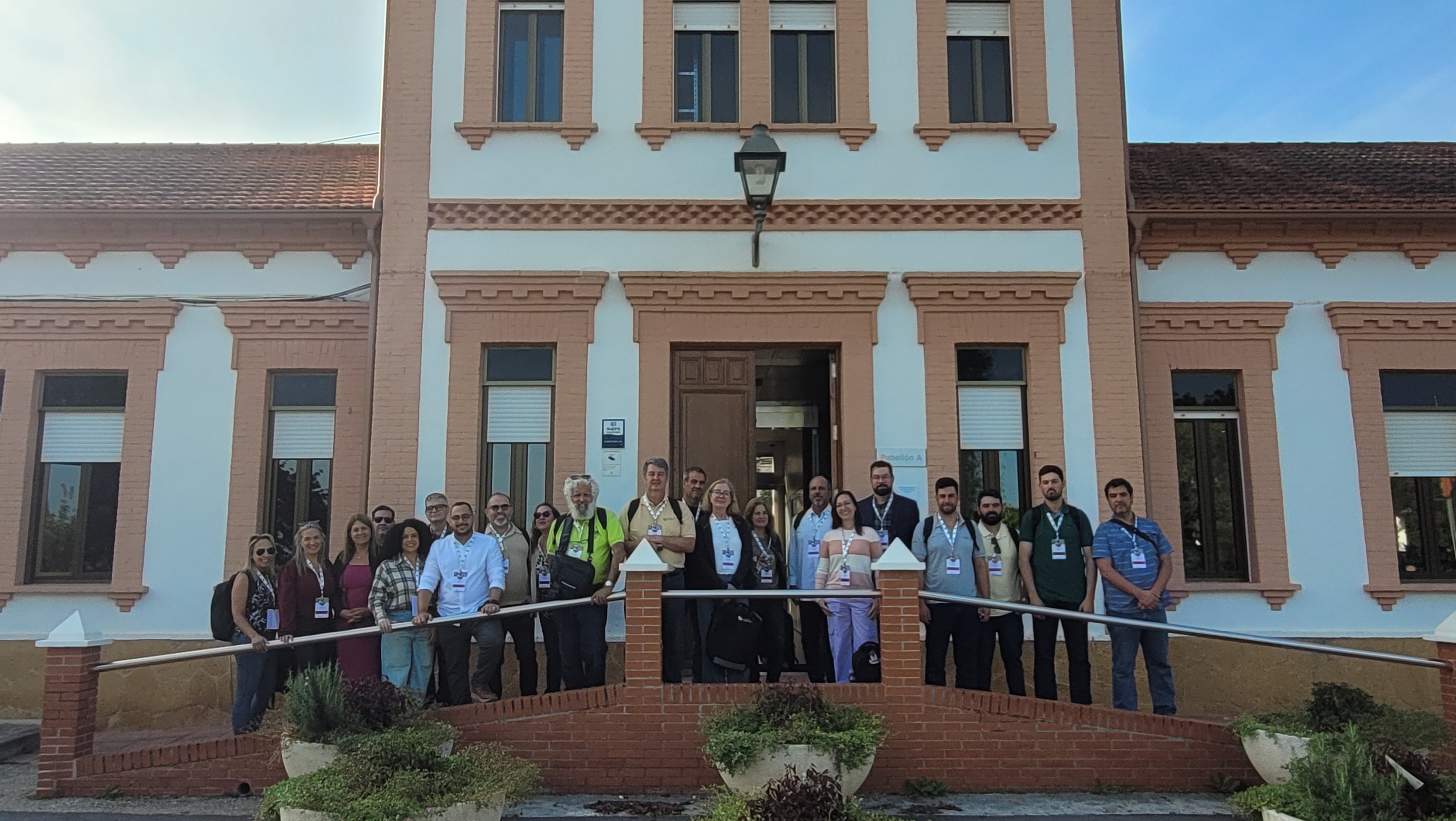 Una delegación del <acronym title=